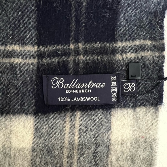 NWT Ballantrae Edinburgh 100% Lambswool Scarf - Picture 5 of 9